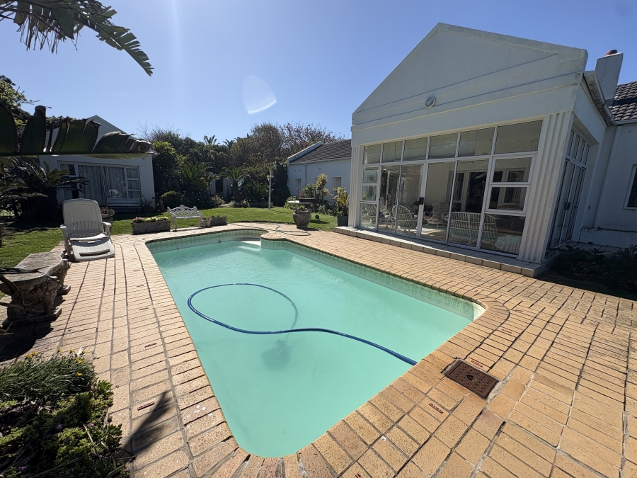 5 Bedroom Property for Sale in Gonubie Eastern Cape